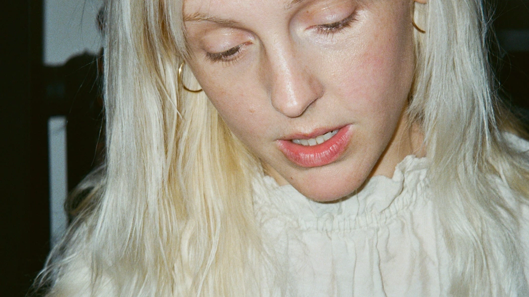 Laura Marling announces new LP + NYC & London residency shows, shares ...