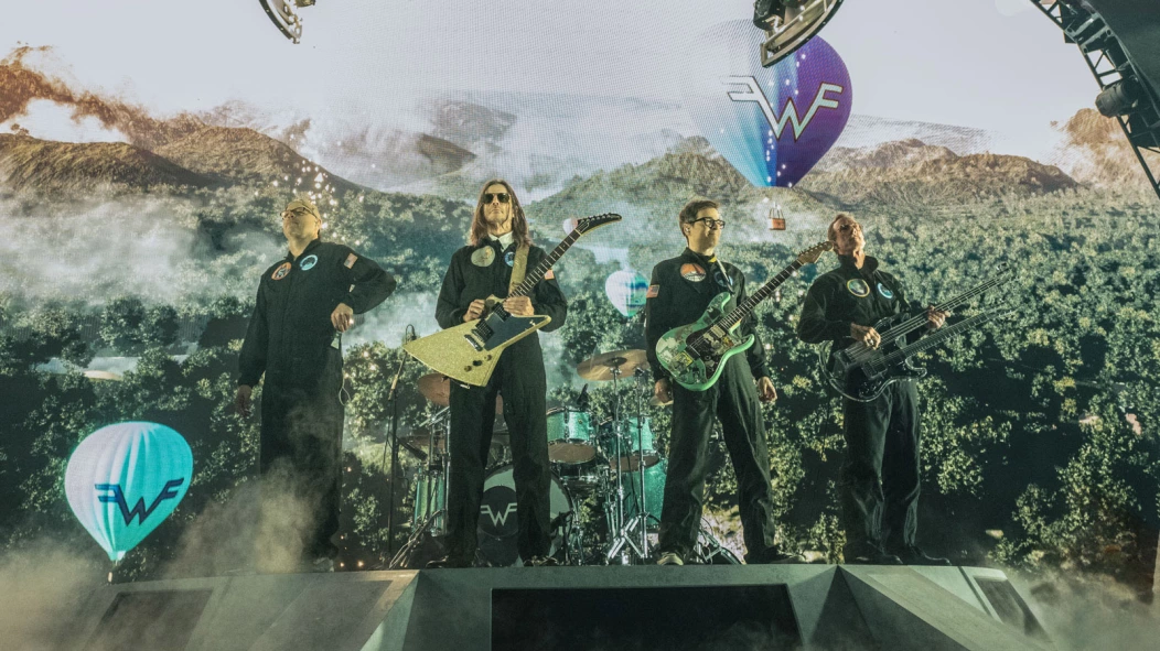 Weezer brought 'Blue Album' & more to MSG with The Flaming Lips