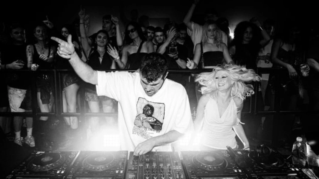 Fred again.. announces 'USB002' & live show series, shares Amyl