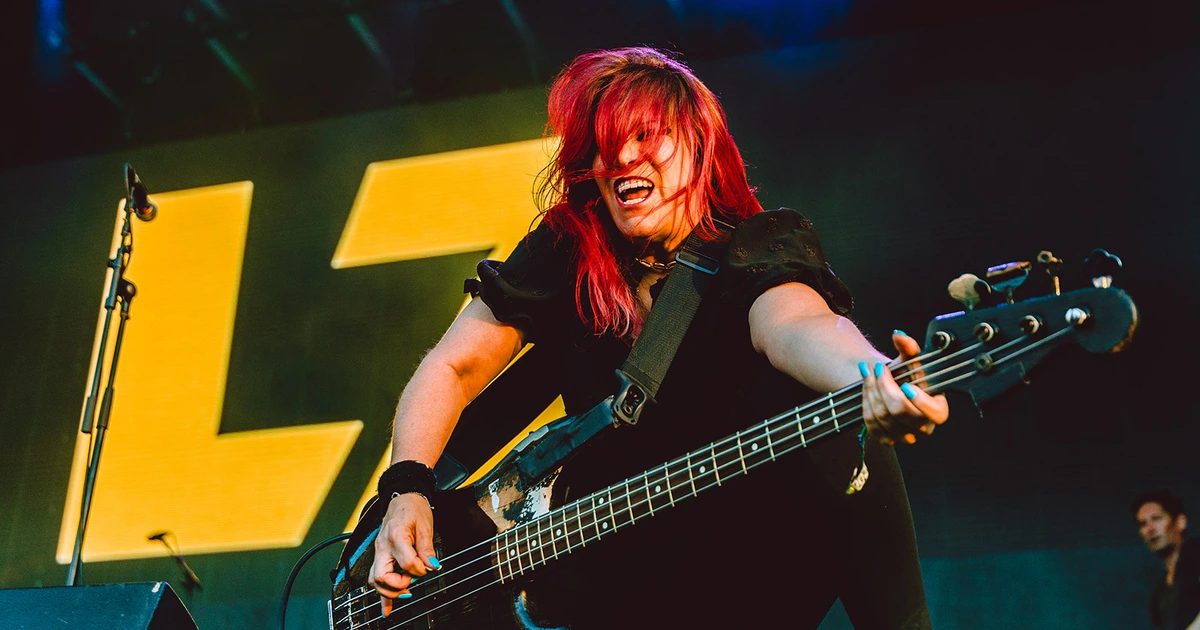 L7's Jennifer Finch has died at 59