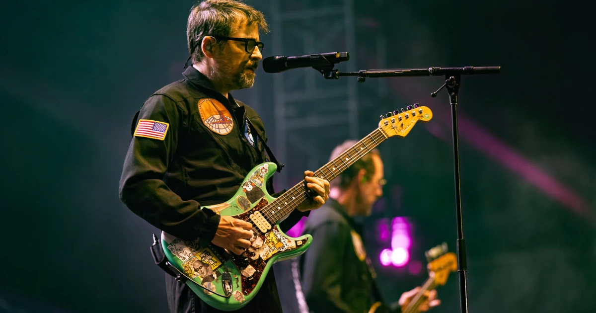 Weezer share new single "Shine Again"