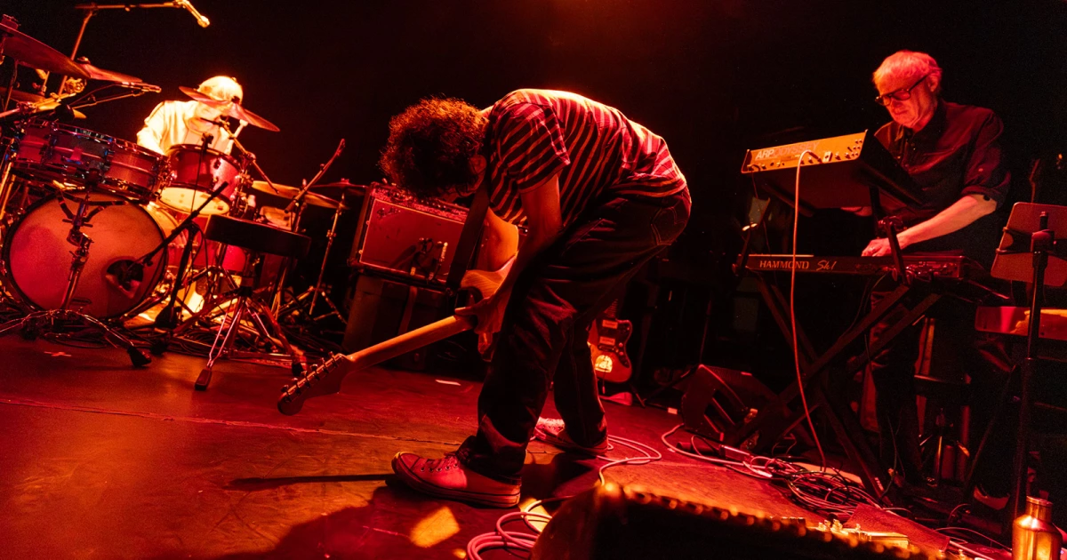 Yo La Tengo had Scrawl, Ana Gasteyer, Joe McGinty & Gary Gulman for Hanukkah Night 3 (pics, setlist)