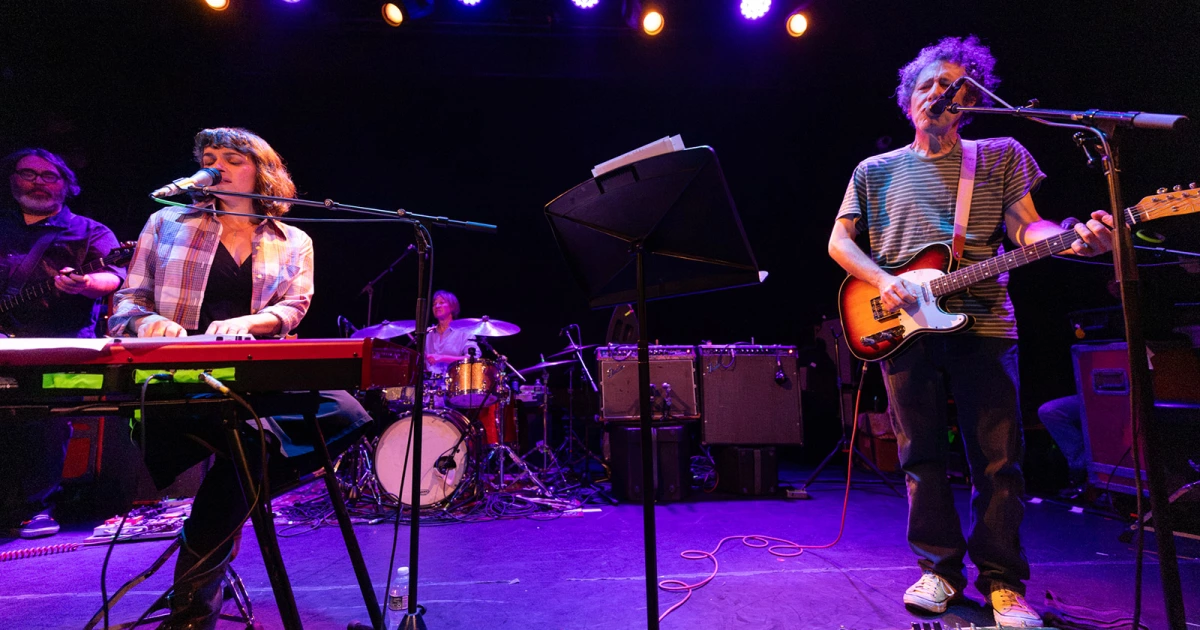 Yo La Tengo had This is Lorelei, Norah Jones, Patti Harrison & Clare O’Kane for Hanukkah Night 5 (pics, setlist)