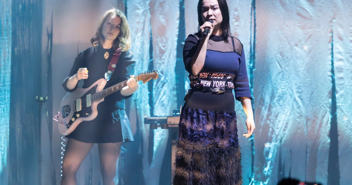 Mitski began The Shed residency (night 1 pics, video & setlist w/ Sex Week)