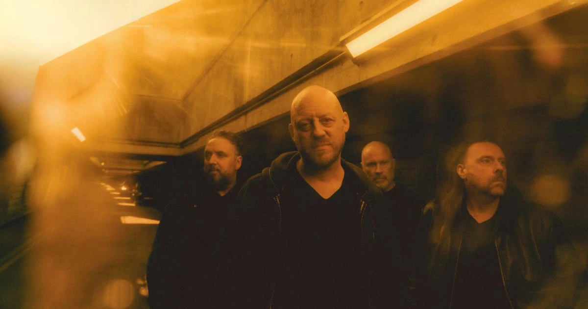 Warning announce first album in 20 years, share "Stations"