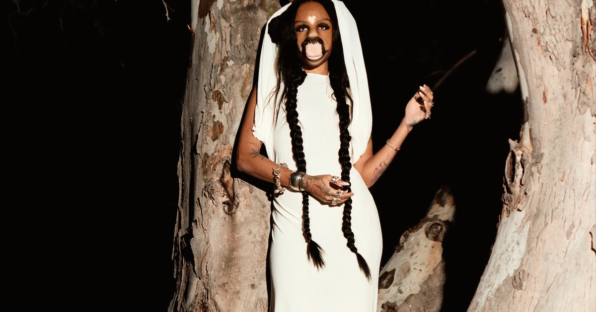 horsegiirL announces debut album, shares "earth is turning"