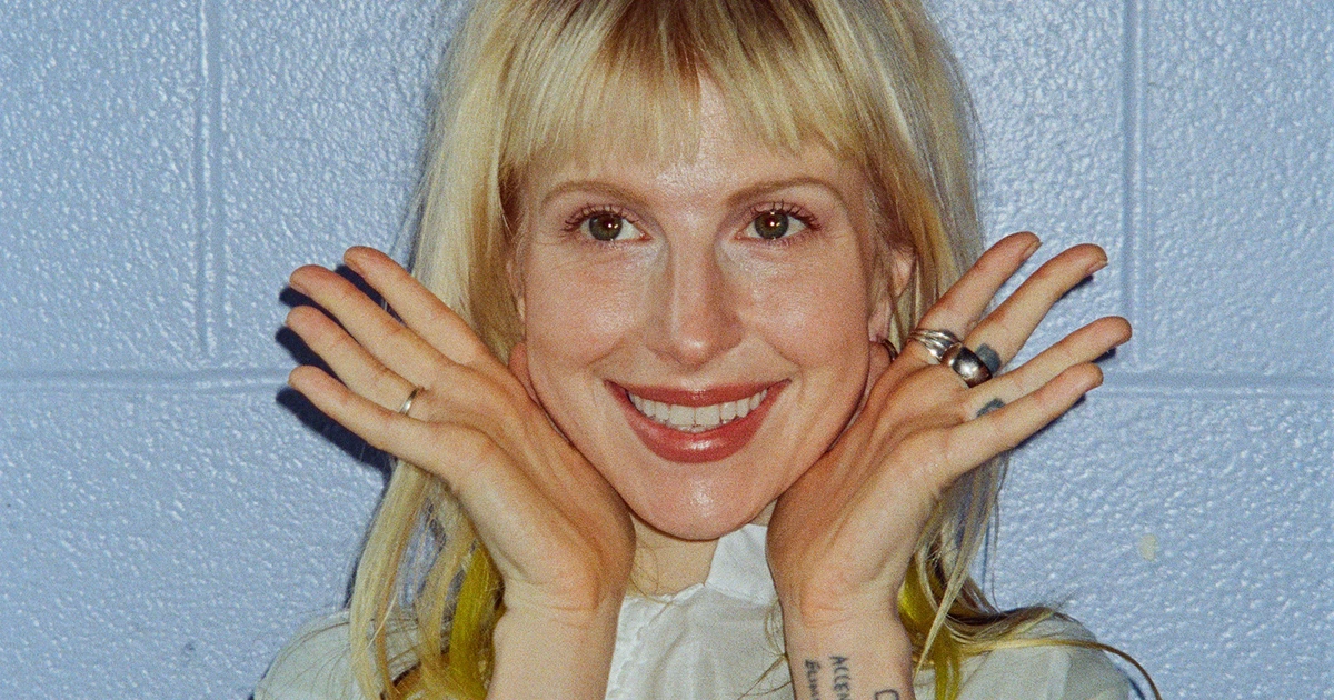 Hayley Williams teasing big shows in NYC & LA as Noah Kahan joins her in Nashville