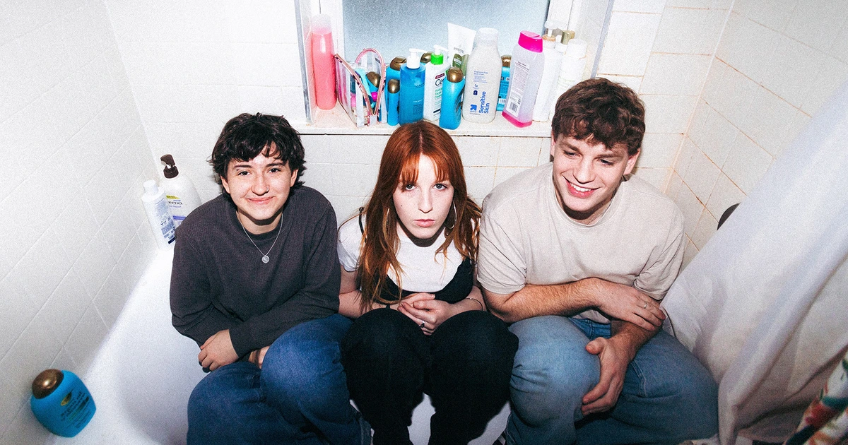 Widemouth share "Raincoat" off debut LP 'No Gasoline'