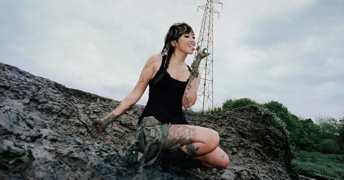 beabadoobee announces new LP ft. Hayley Williams, Brendan Yates, Chino Moreno, more ++ arena tour