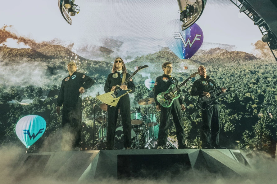 Weezer brought 'Blue Album' & more to MSG with The Flaming Lips
