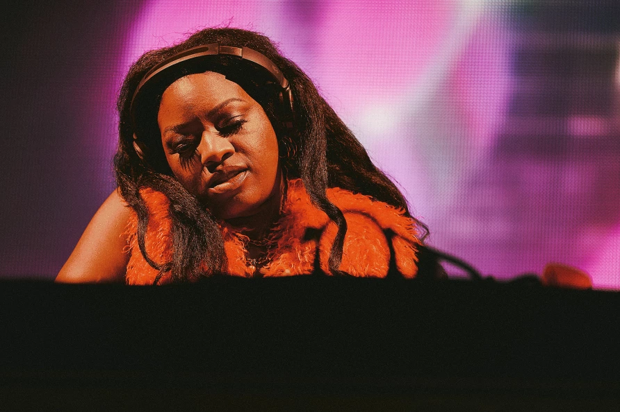 Uniiqu3 (photo by The Tinfoil Biter)