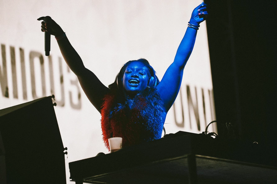 Uniiqu3 (photo by The Tinfoil Biter)
