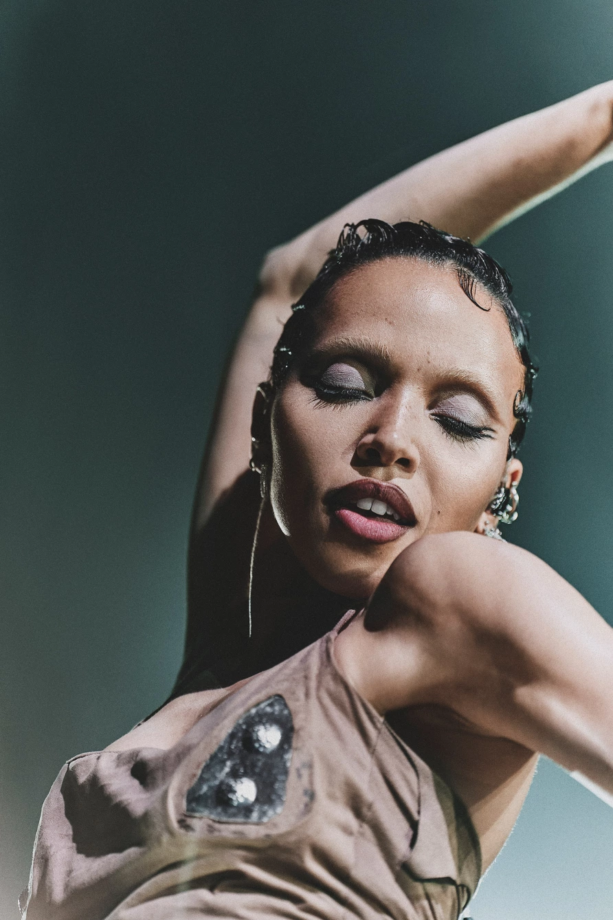 FKA twigs (photo by The Tinfoil Biter)