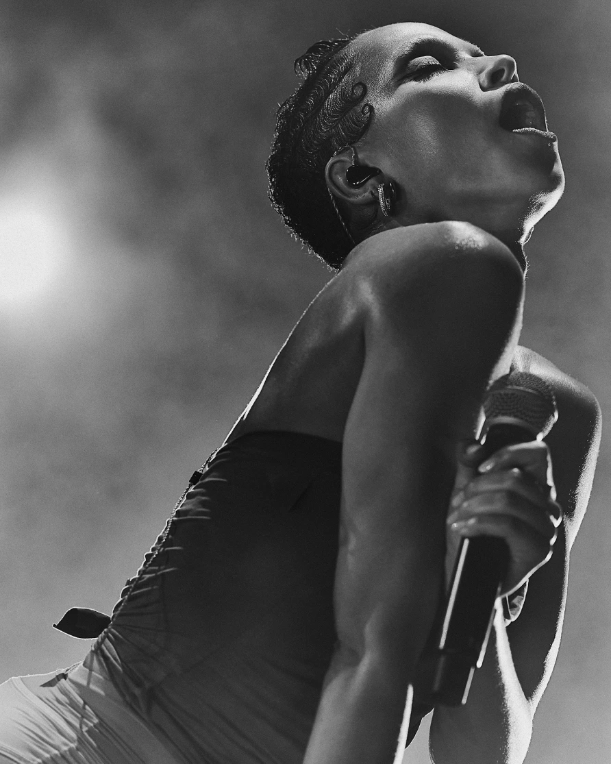 FKA twigs (photo by The Tinfoil Biter)