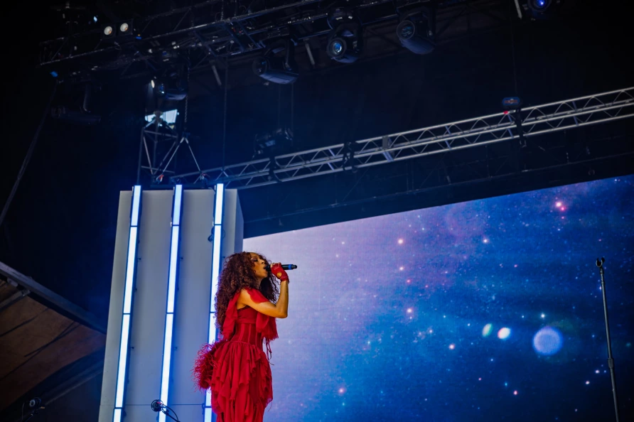 Ravyn Lenae at Lollapalooza 2025