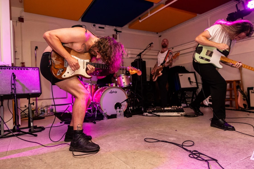 IDLES en el Night Club 101