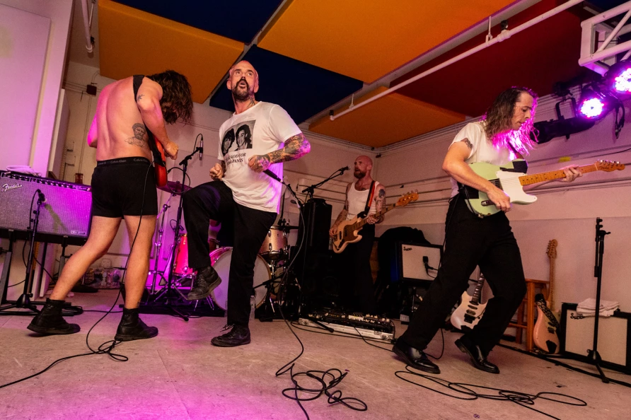 IDLES en el Night Club 101