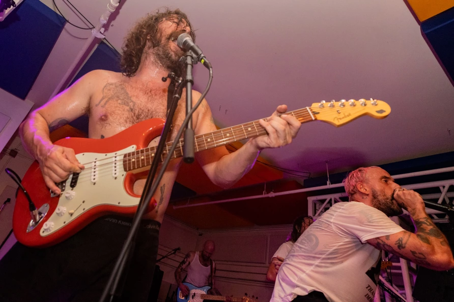 IDLES en el Night Club 101