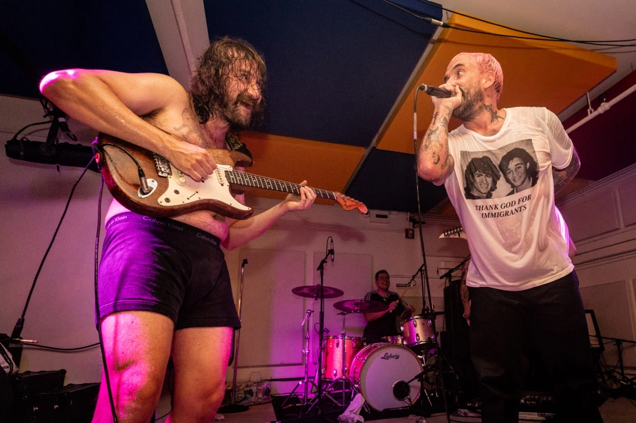IDLES en el Night Club 101
