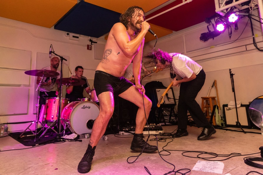 IDLES en el Night Club 101