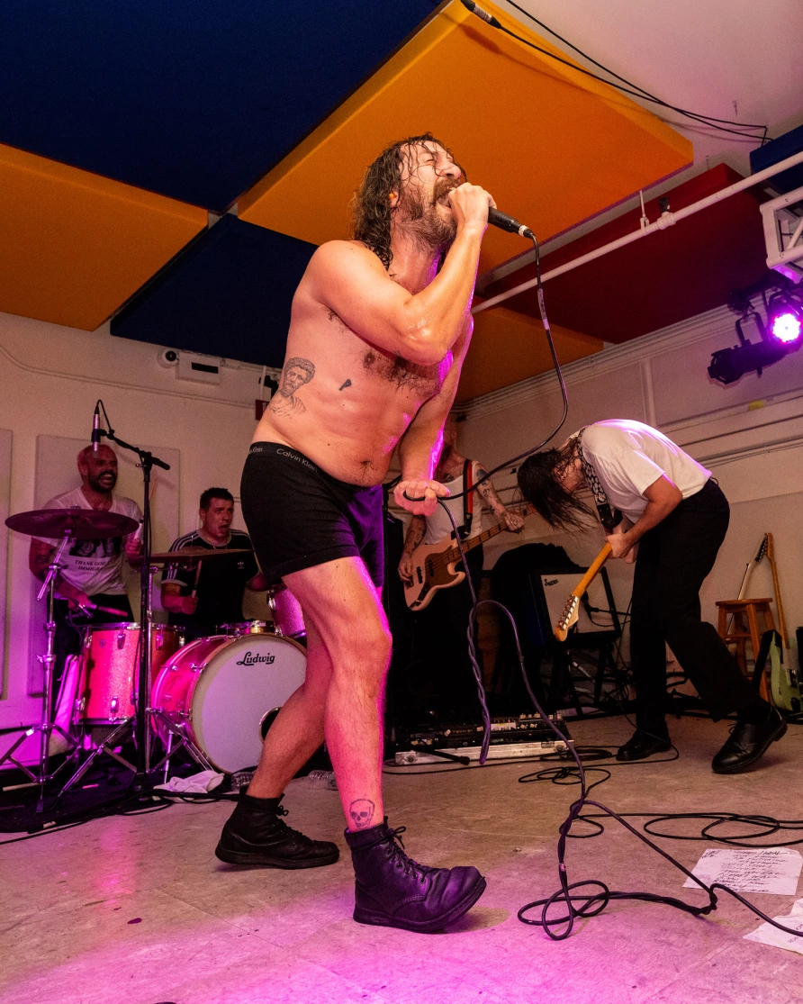 IDLES en el Night Club 101