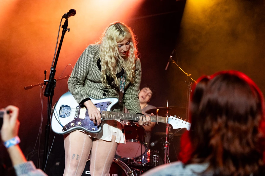 Esposa Trofeo en Le Poisson Rouge