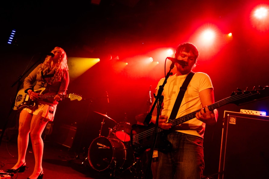 Esposa Trofeo en Le Poisson Rouge