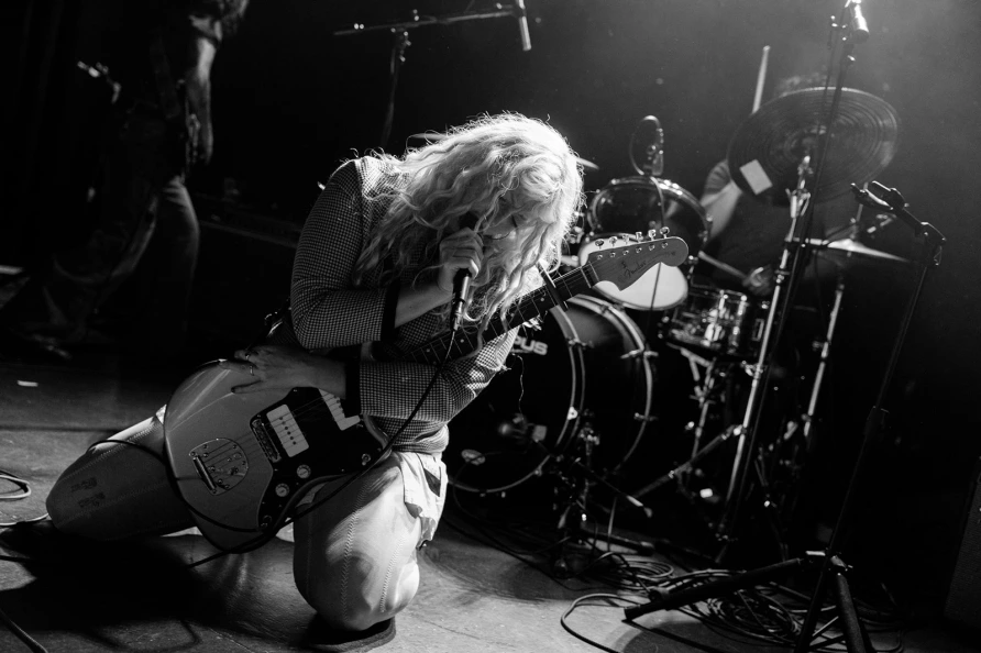 Esposa Trofeo en Le Poisson Rouge