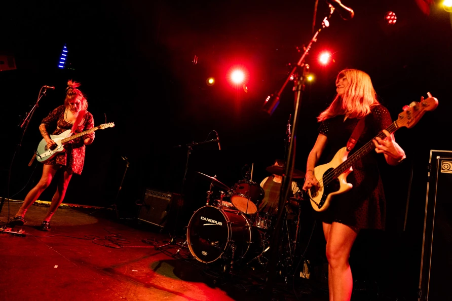 Chicas Vivian en Le Poisson Rouge