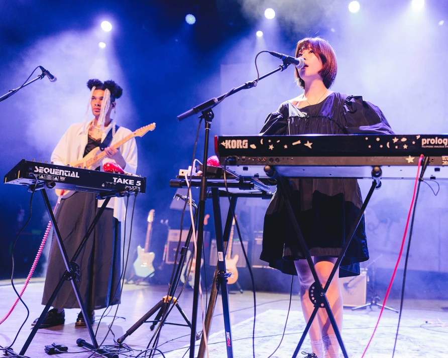 Phoebe Rings at Brooklyn Paramount