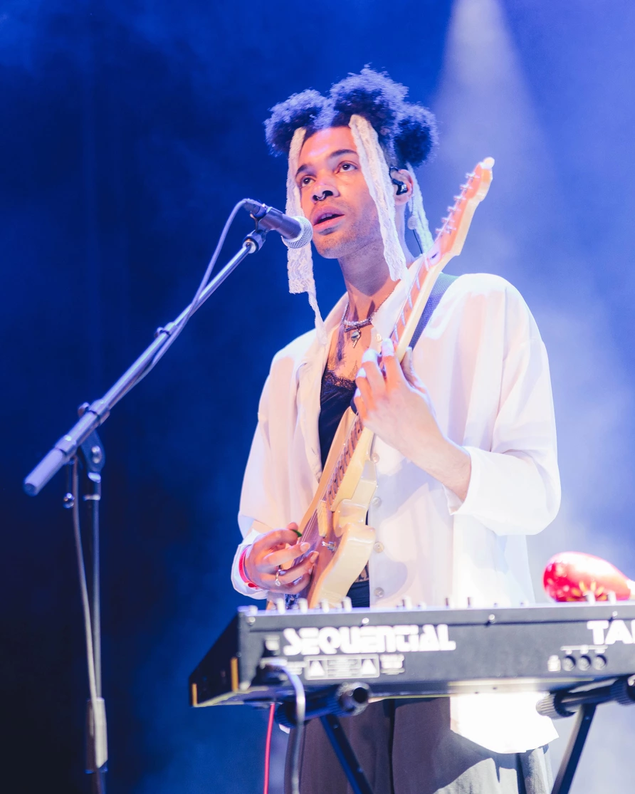 Phoebe Rings at Brooklyn Paramount