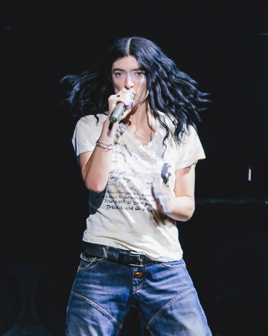 Lorde began Barclays Center run (night 1 pics, video, setlist)