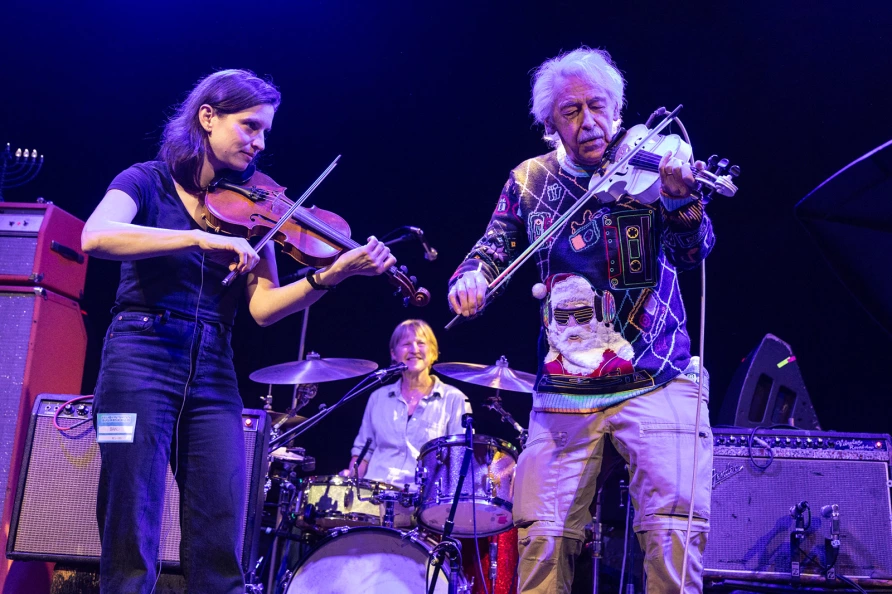 Yo La Tengo with Peter Stampfel and Stephanie Coleman at Bowery Ballroom: Hanukkah 2025 night 6