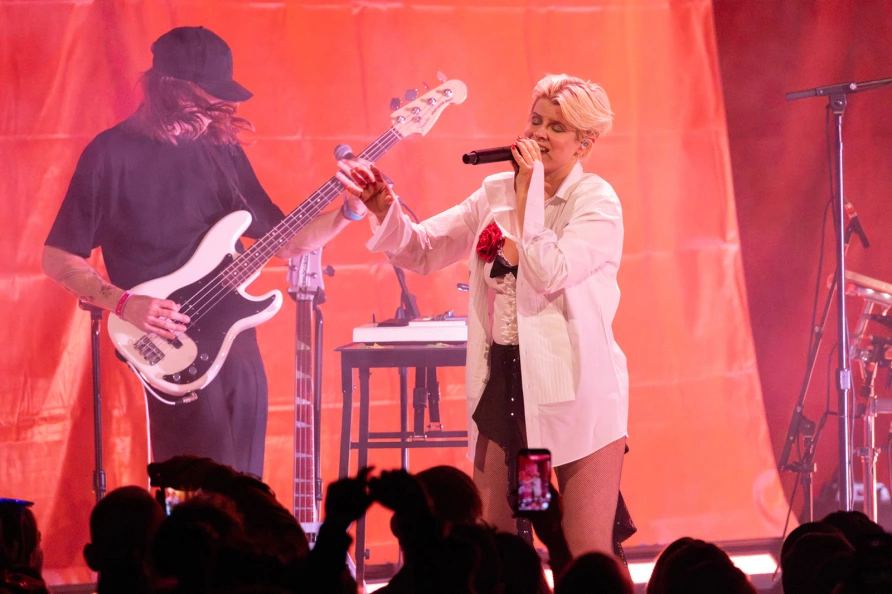 Robyn at Brooklyn Paramount