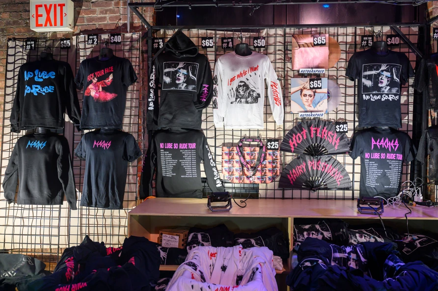 Peaches at Knockdown Center