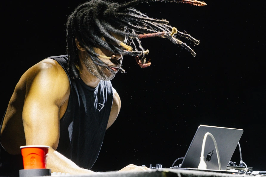 Flying Lotus_Andy Feliu_BE26-3