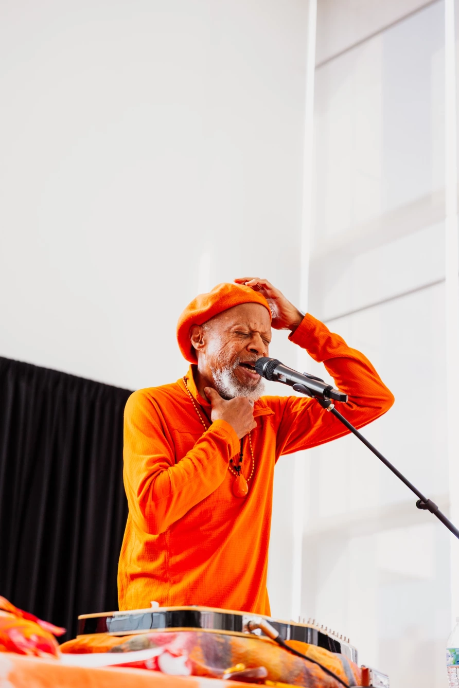 Laraaji&ArjiLaughterBestMedicine_AshliLinkous_BE26-1