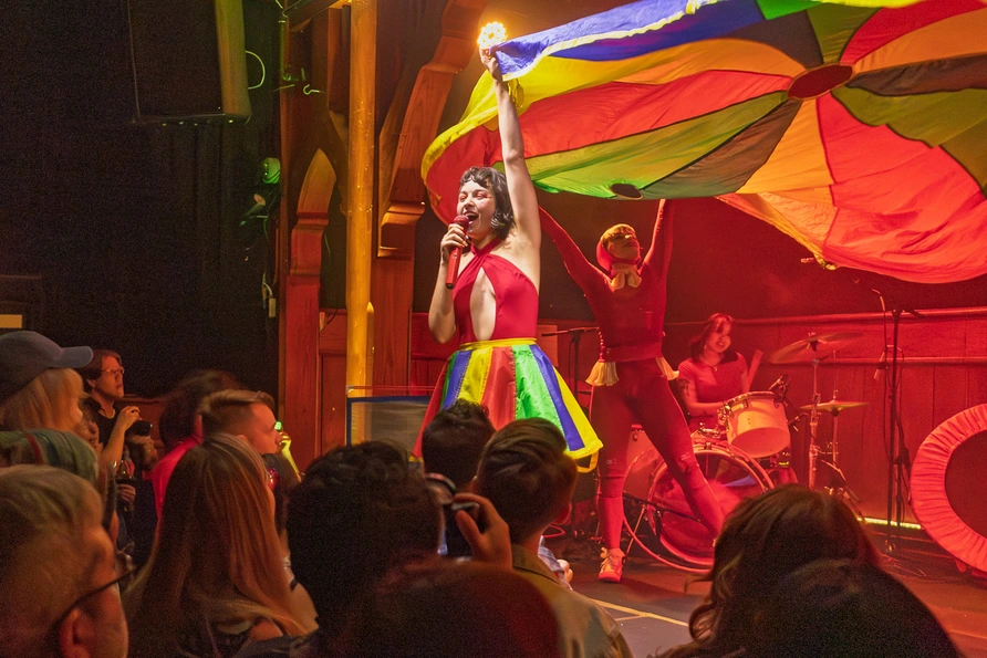 Gelli Haha at Schubas