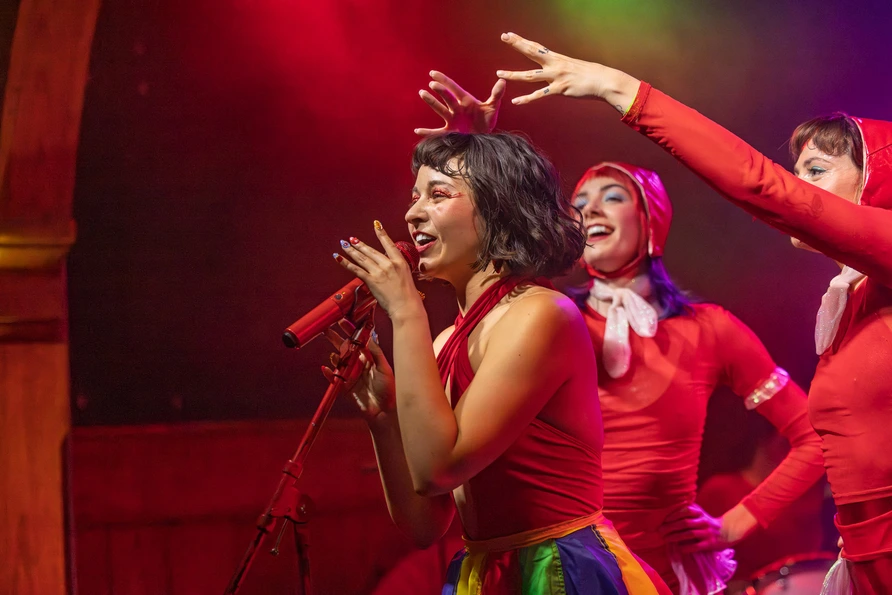 Gelli Haha at Schubas