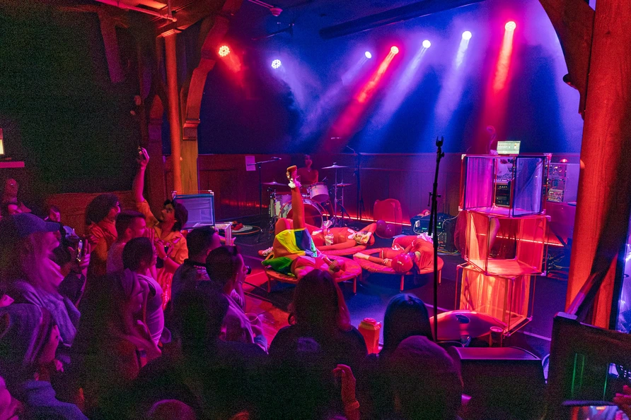 Gelli Haha at Schubas