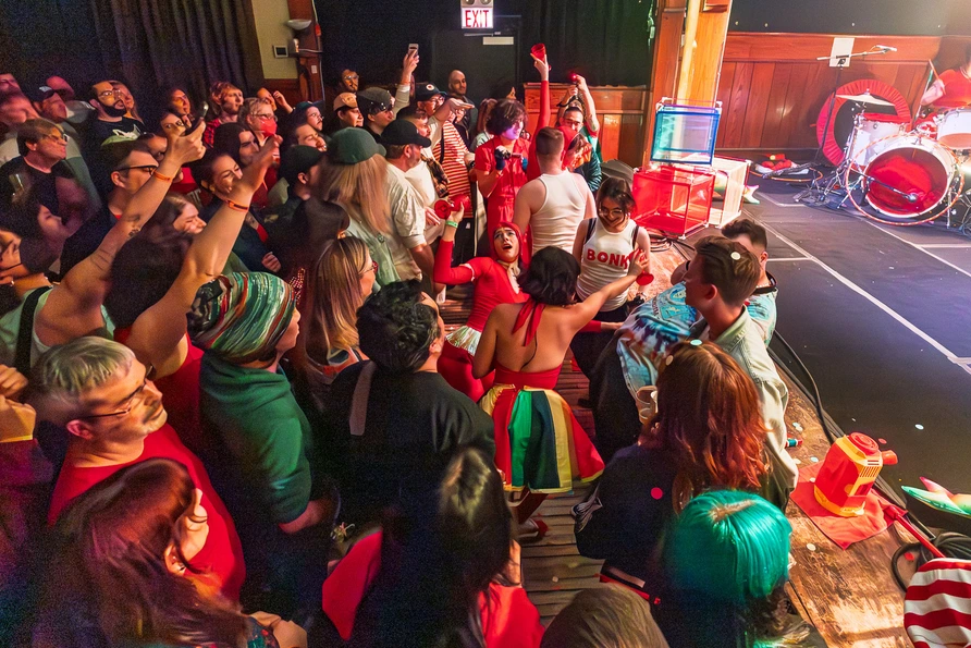 Gelli Haha at Schubas