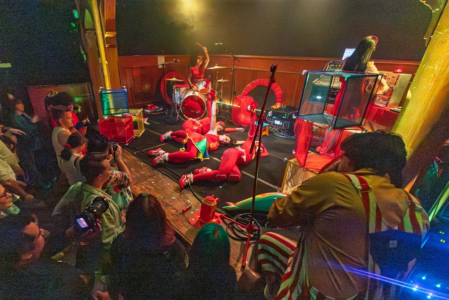 Gelli Haha at Schubas