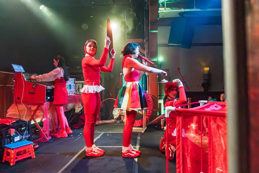 Gelli Haha at Schubas