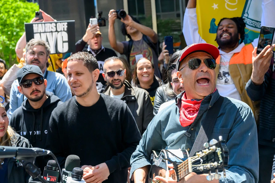 Tom Morello at Hands of NYC Rally at 26 Federal Plaza