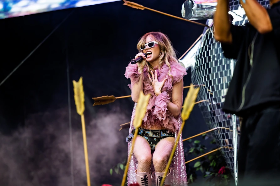 Suki Waterhouse at Lollapalooza 2026