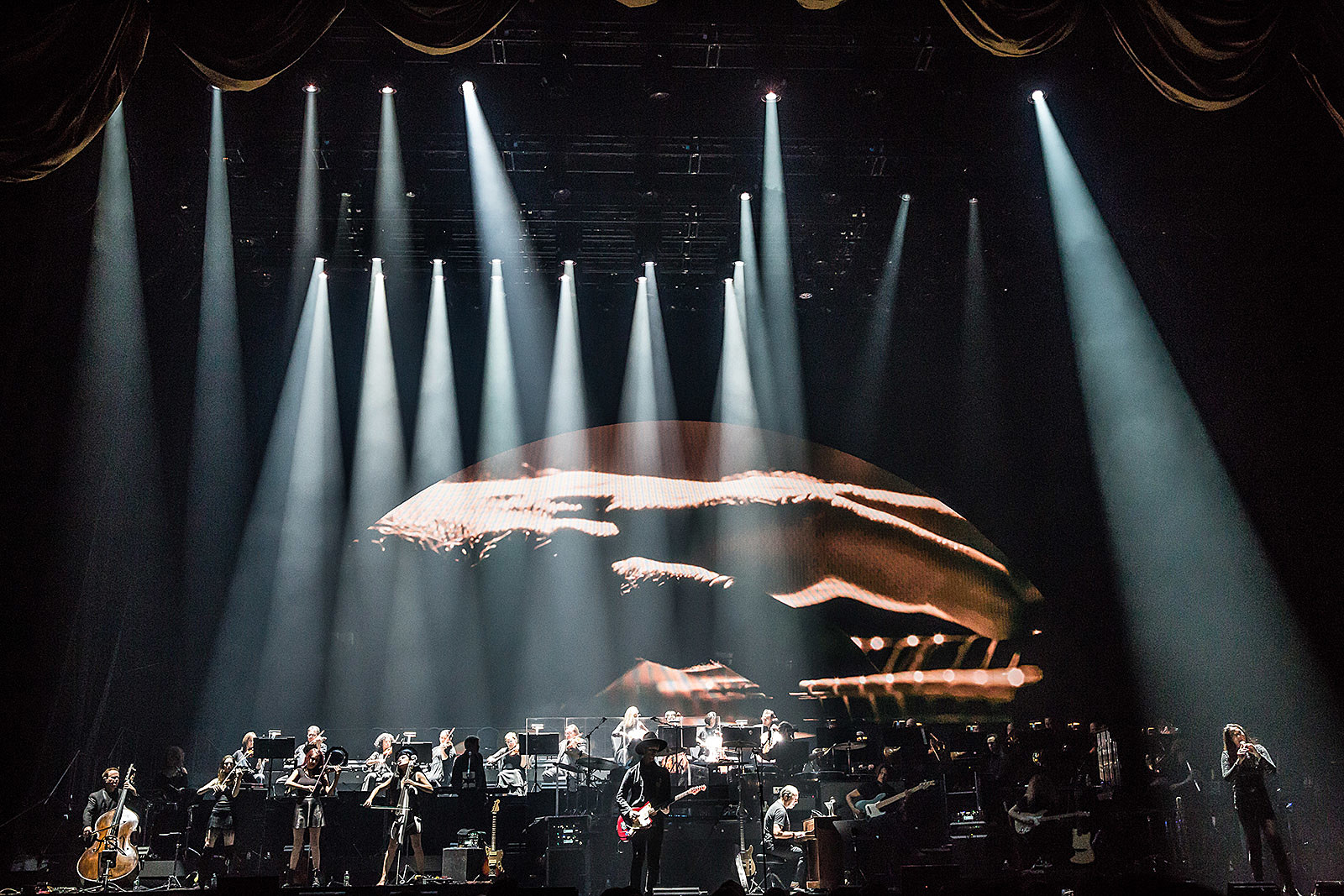 Hans Zimmer @ Radio City Music Hall night 1 (pics, video)