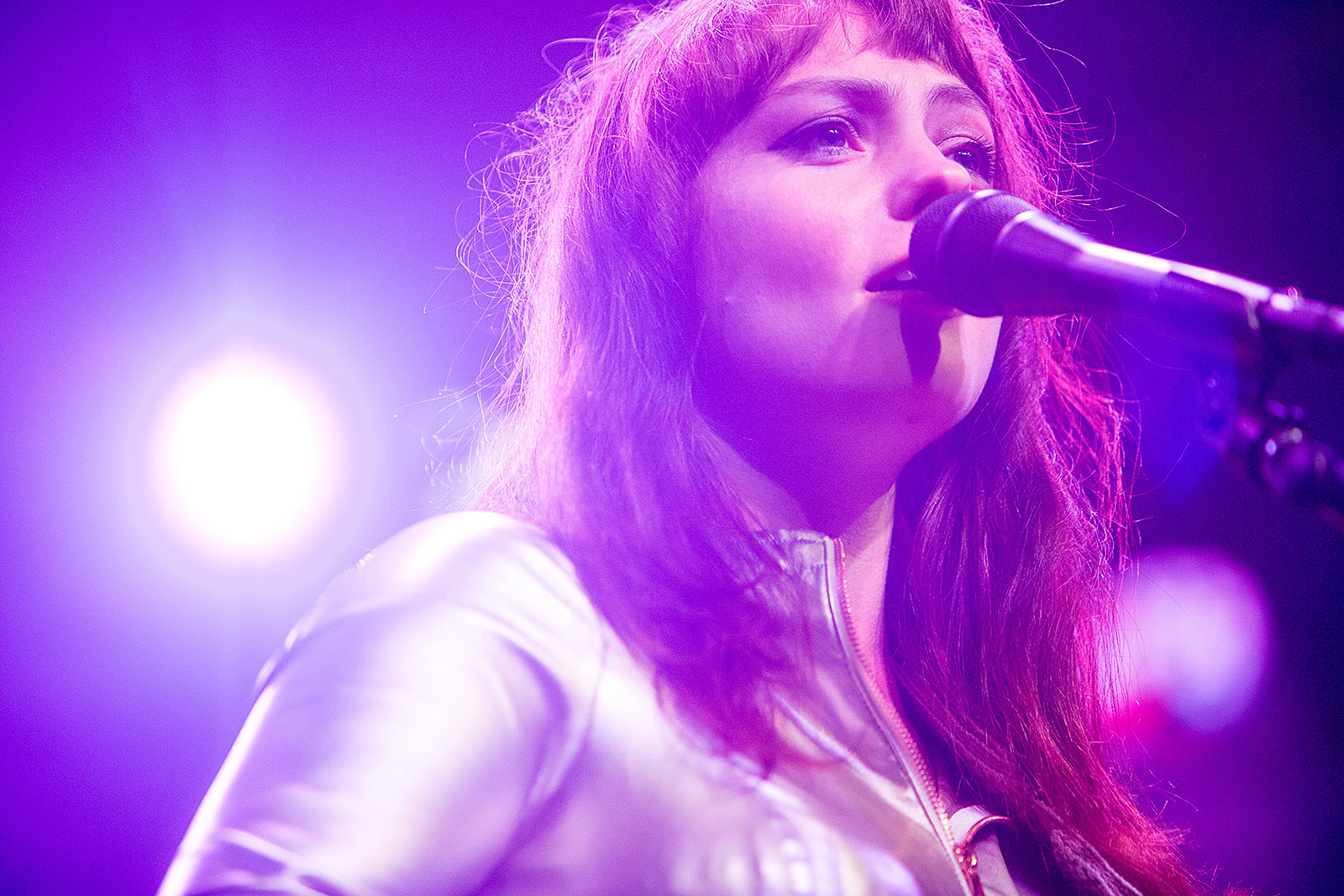 Angel Olsen performing 'Half Way Home' & rarities on livestream