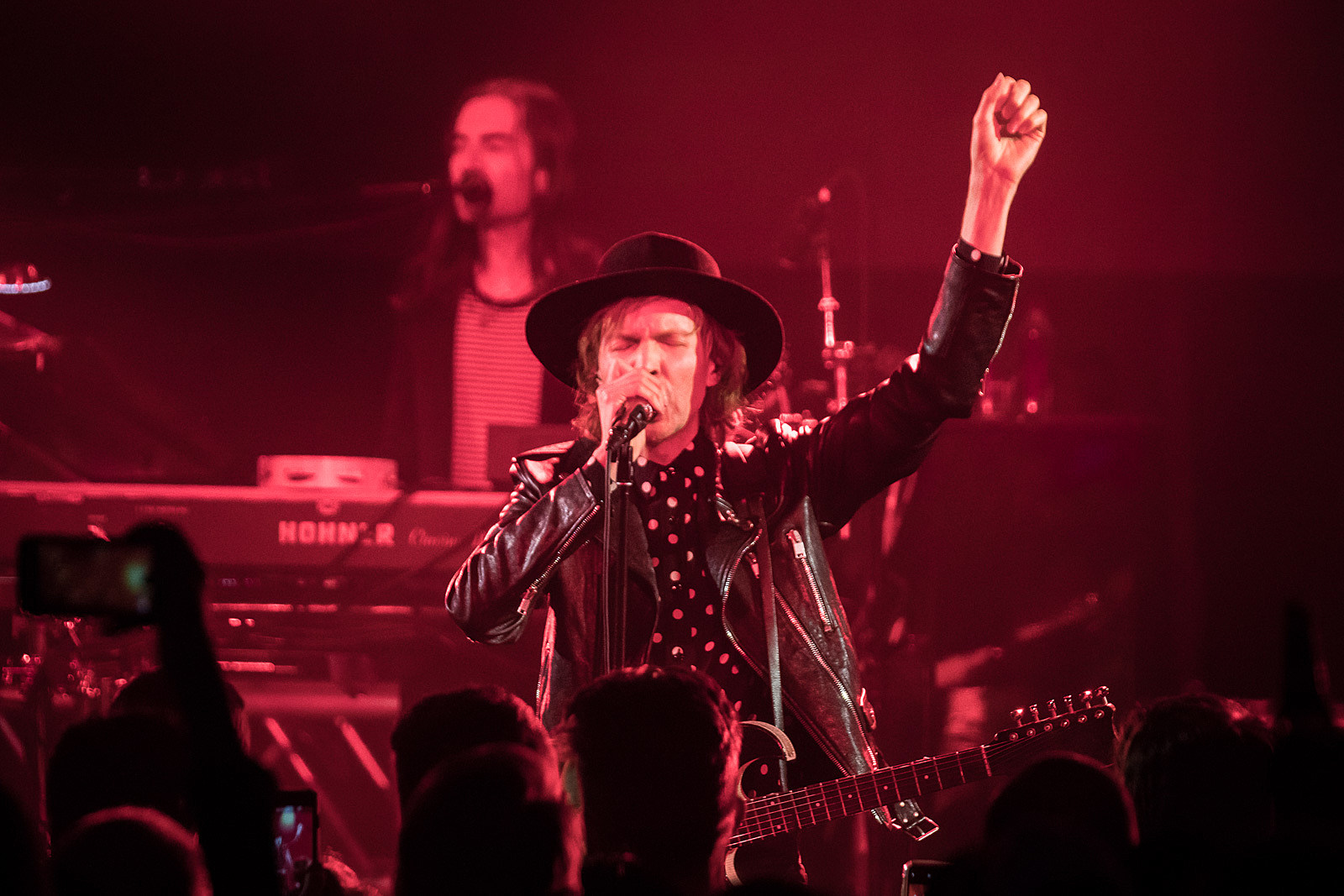 Beck shares new remix, expands tour, playing MSG (w/ BV Presale), Red ...