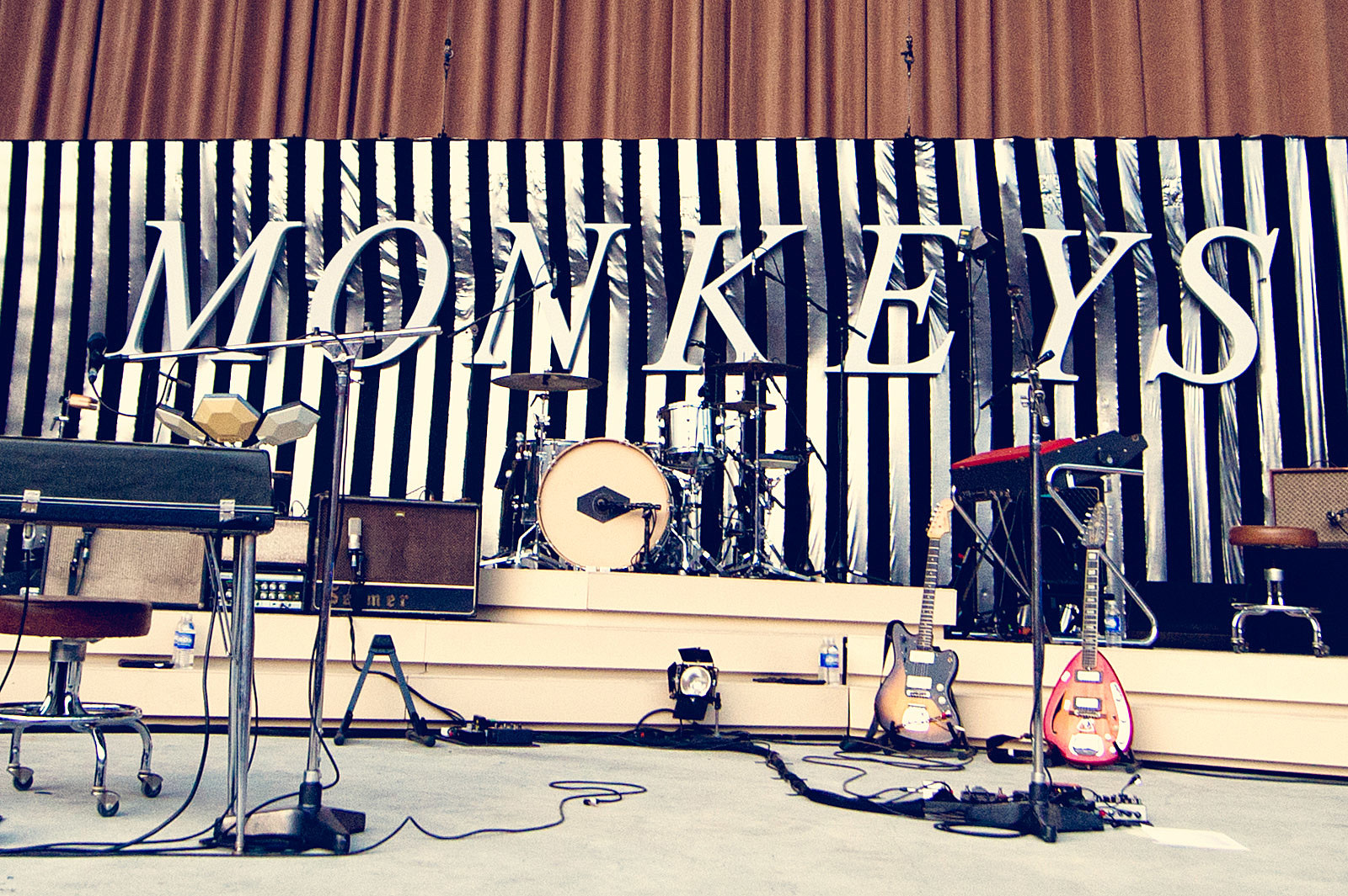 Arctic Monkeys played Forest Hills, covered Strokes (video, pics