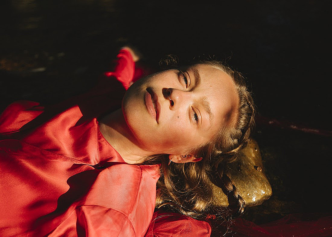 Anna B Savage tells us about the inspirations behind new album 'in|FLUX'